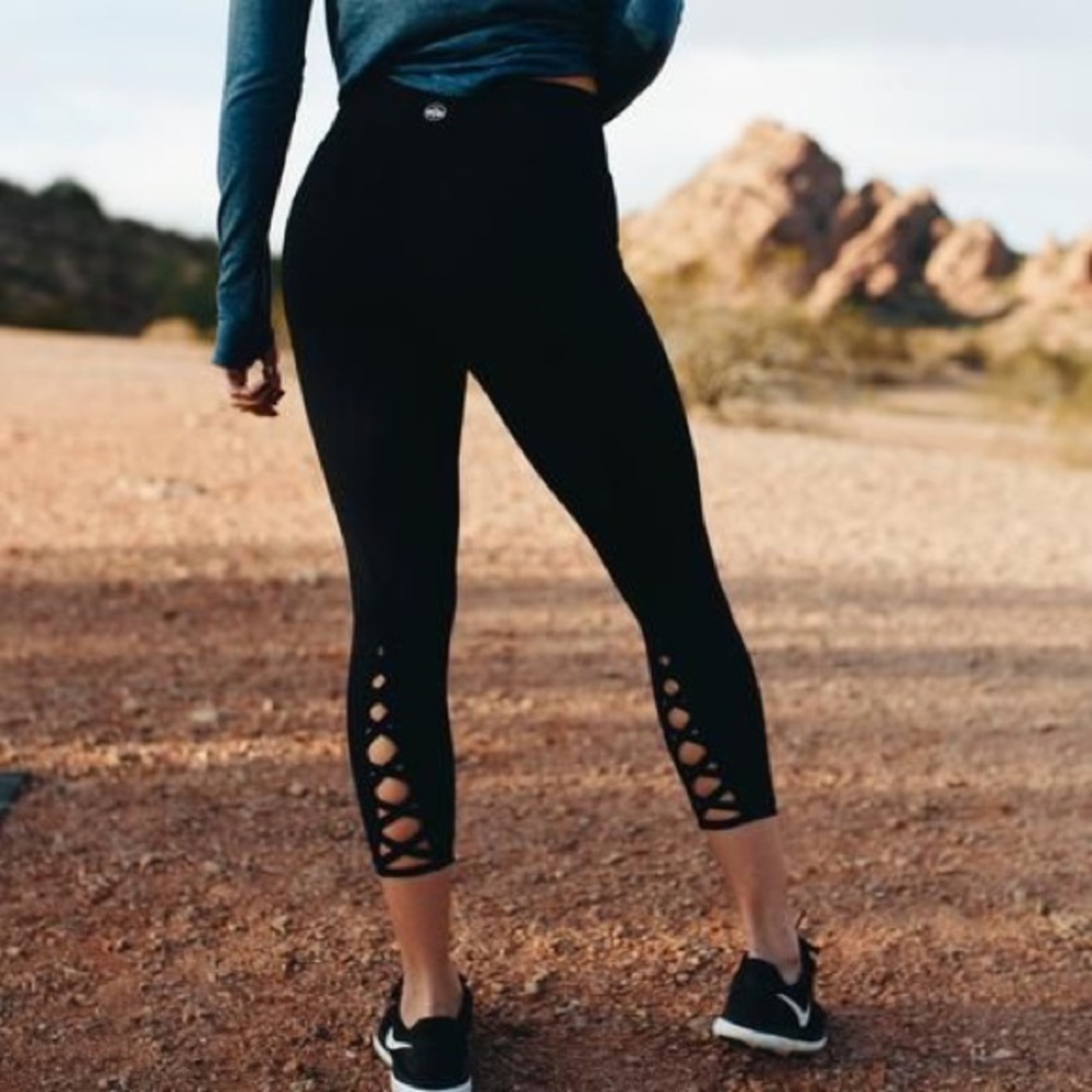 ISO!! Black senita leggings